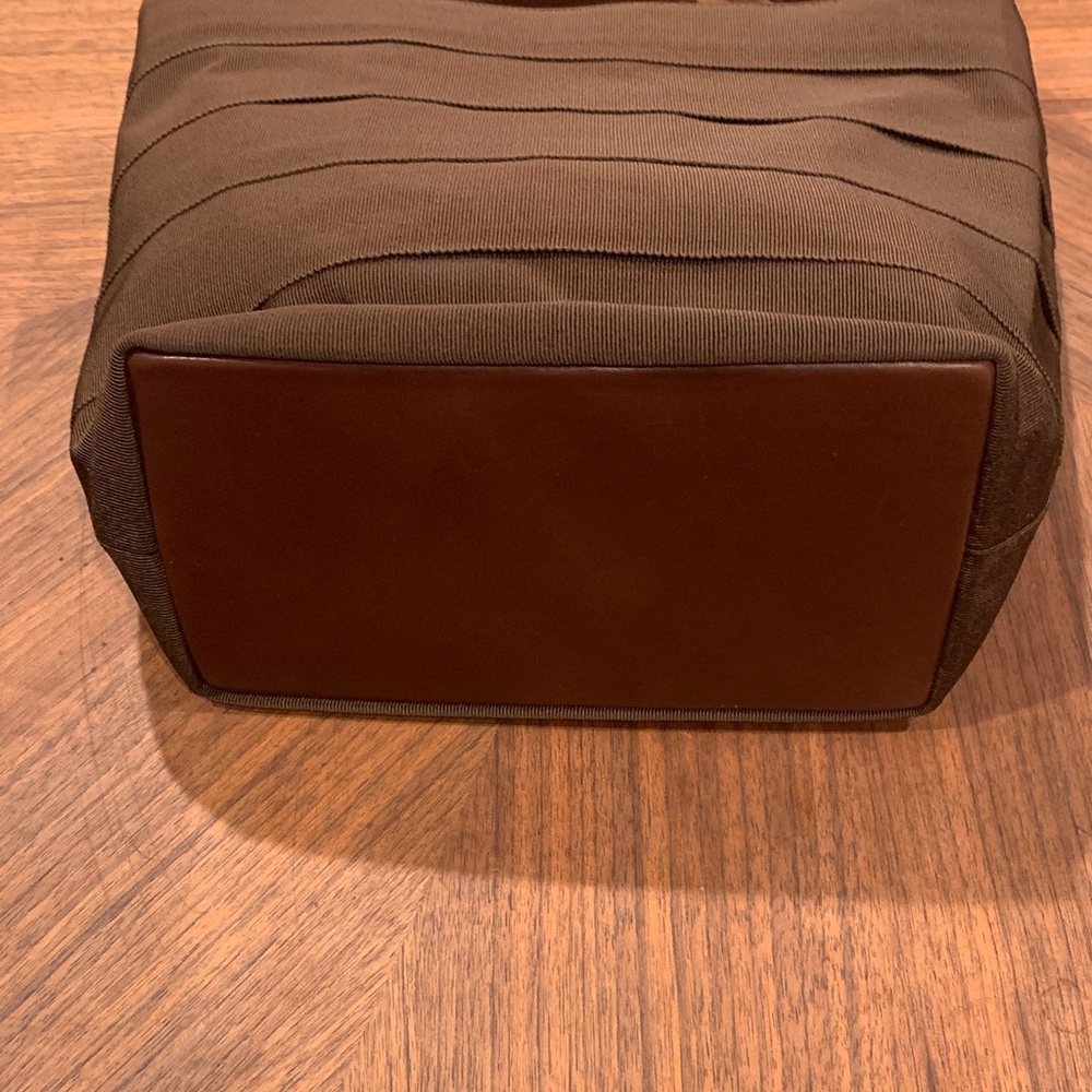 Wonderful Salvatore Ferragamo Vala Tote Bag - Picture 2 of 7